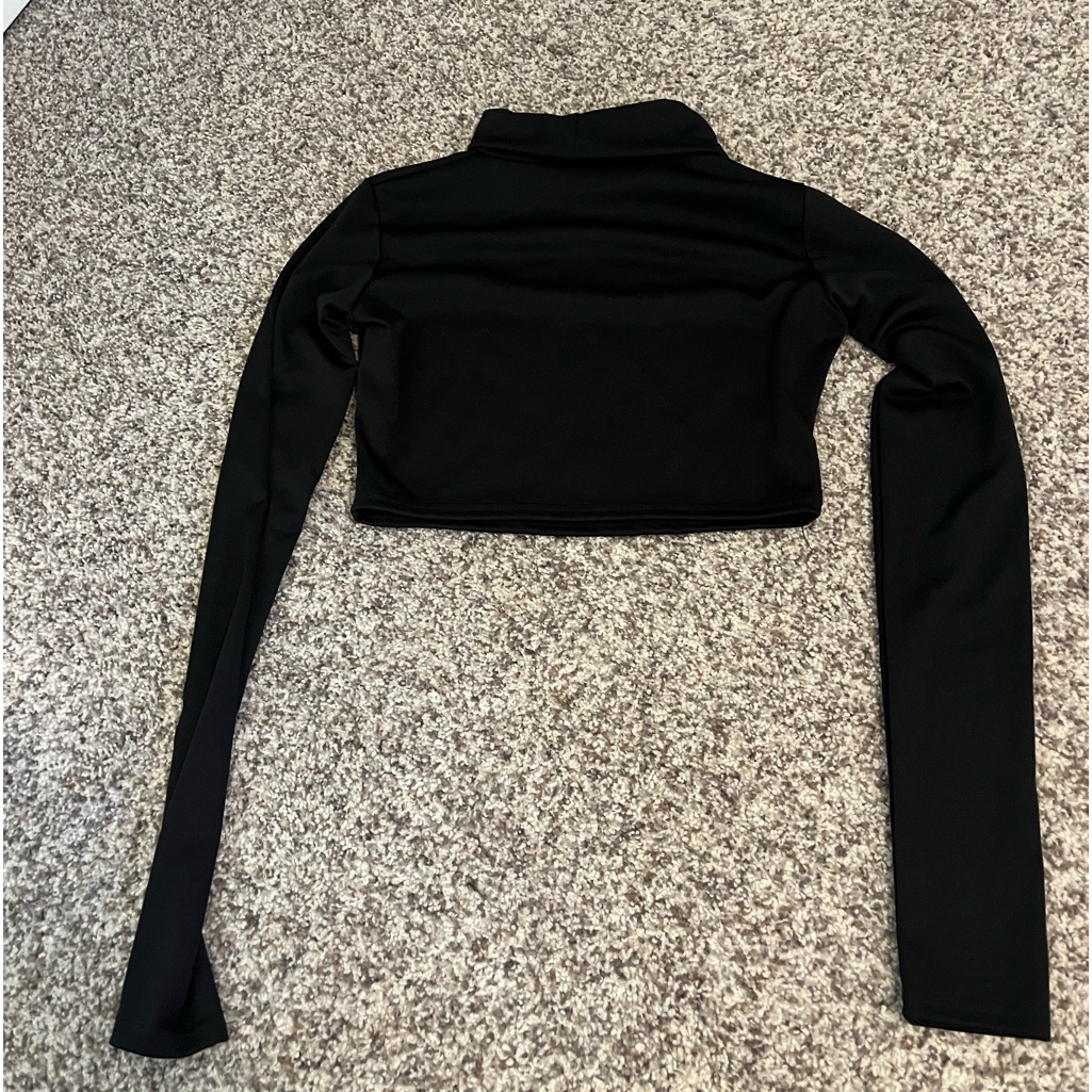 Basic Black Tuetleneck